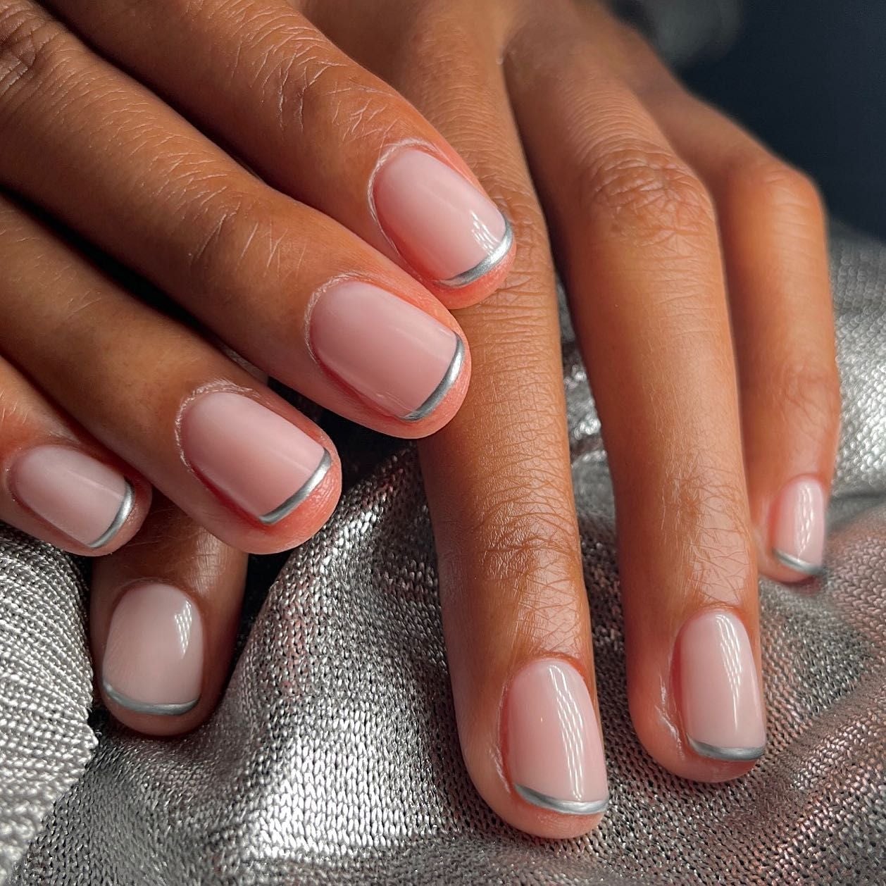 Metallic Cuticle Line Rounded Square — Short Gel Nails