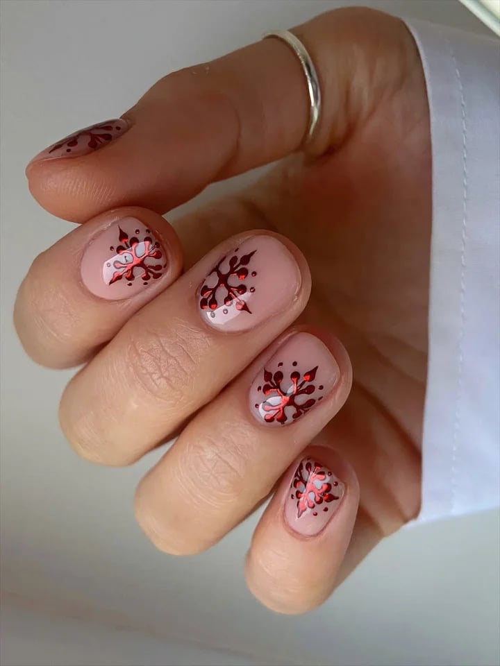 Red Snowflake Subtle Shimmer Short Almond — Short Gel Nails