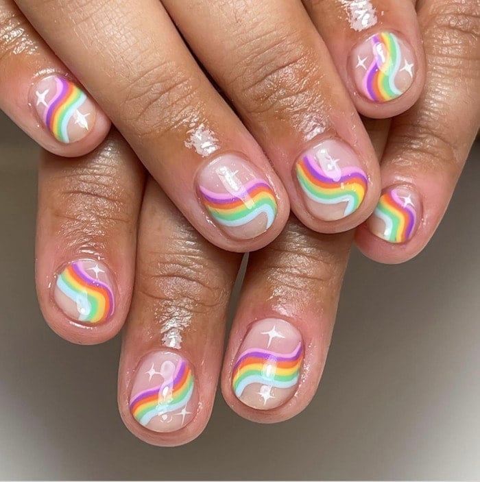 Pastel Rainbow Wave Short Round Nails — Short Gel Nails