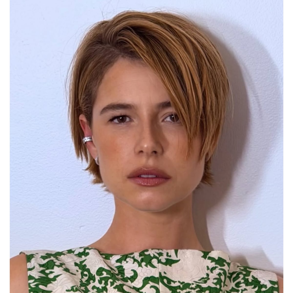 Asymmetrical Blonde Bob With Fringe — Short Hair Haircuts