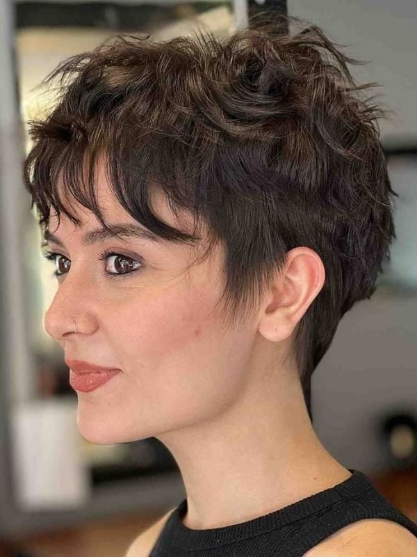Textured Wavy Dark Brown Pixie, ухо — Short Hair Haircuts