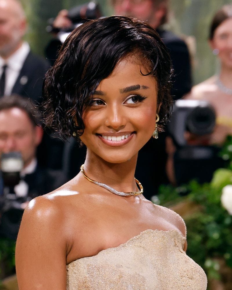 Chin-Length Bob Wet Look With Curtain Bangs Chin-Length Bob Wet Look With Curtain Bangs — Short Hair Hairstyles