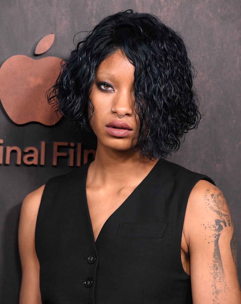 Dark Blue Bob Wet Look With Loose Curls Dark Blue Bob Wet Look With Loose Curls — Short Hair Hairstyles