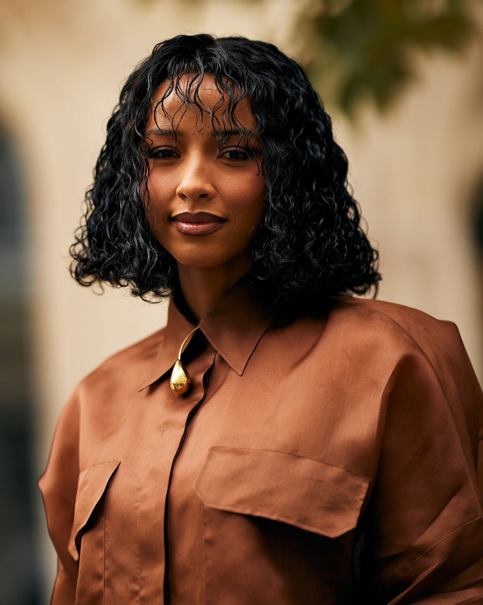 Thick Dark Brown Curly Bob Wet Look Thick Dark Brown Curly Bob Wet Look — Short Hair Hairstyles