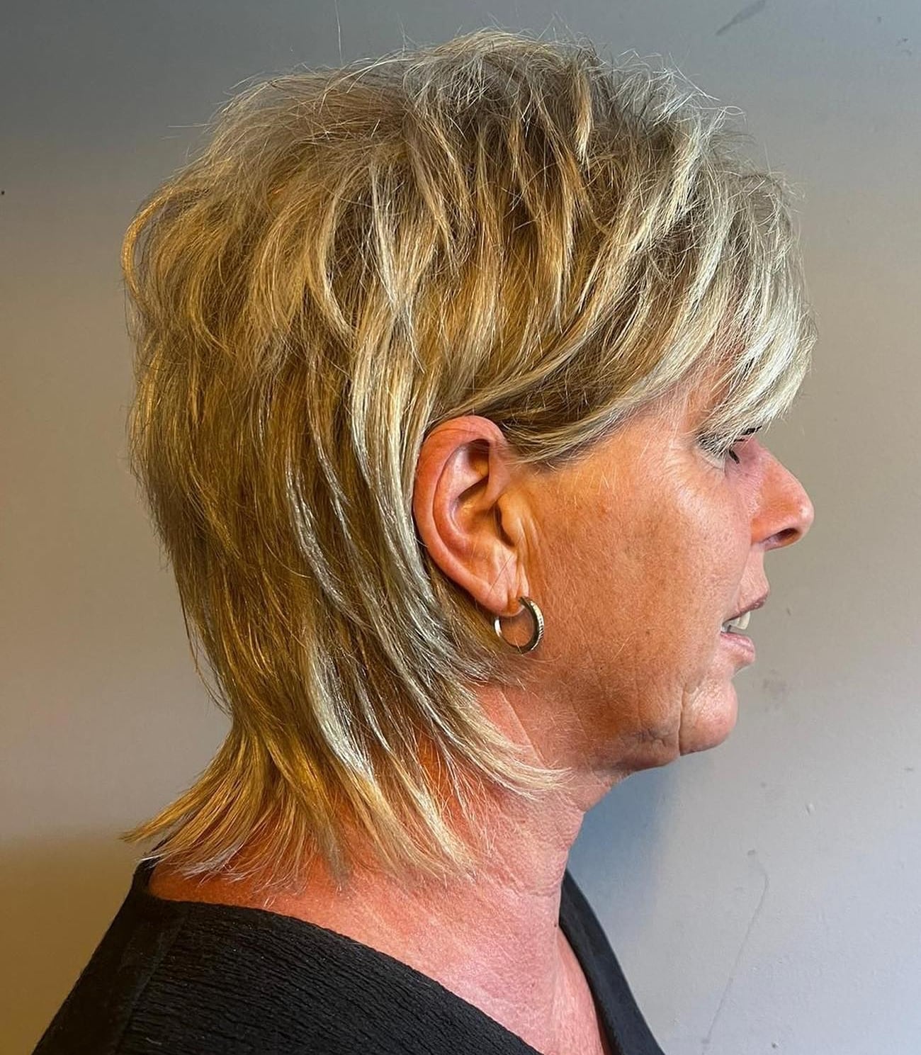 Collarbone Blonde Shag With Choppy Layered Texture — Short Shag Haircuts