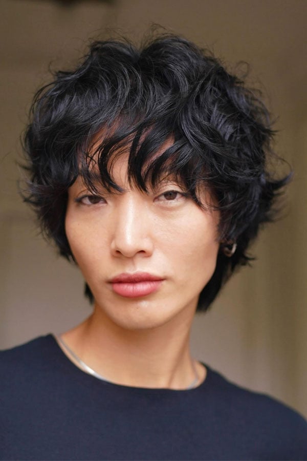 Collarbone Light Brown Shag With Soft Curtain Bangs — Short Shag Haircuts