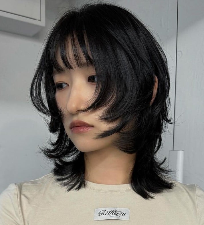 Collarbone Black Wolf Cut Full Bangs Layered Texture — Short Wolf Cut