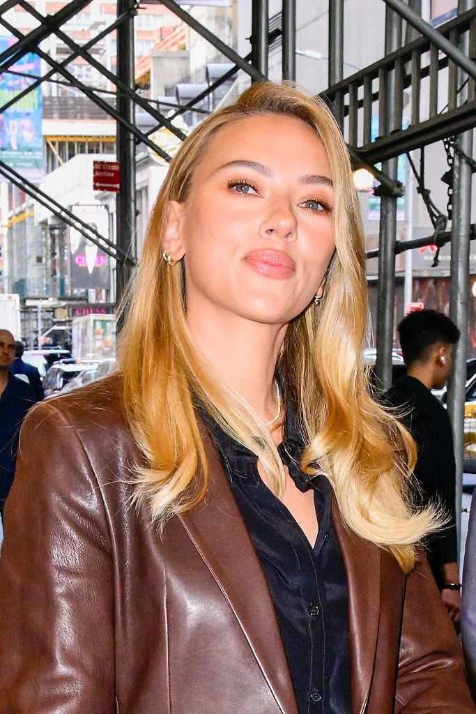 Long Layered Blonde With Loose Waves — Side Part