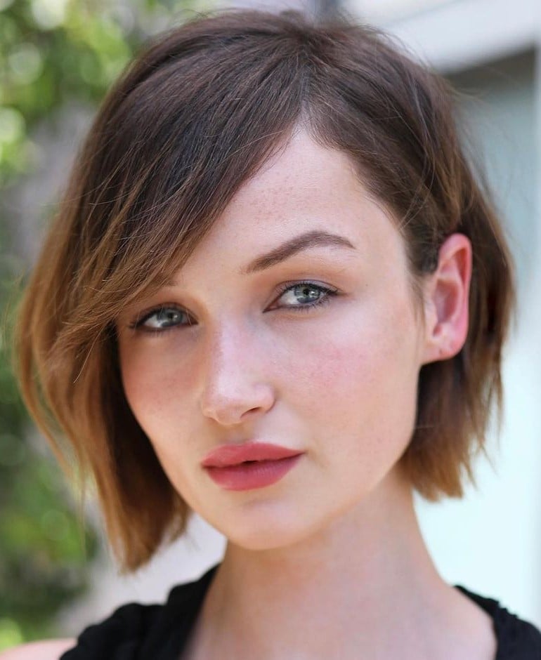 Chin Length Bob With Sweeping Side Bangs Chin Length Bob With Sweeping Side Bangs — Side Part Bangs
