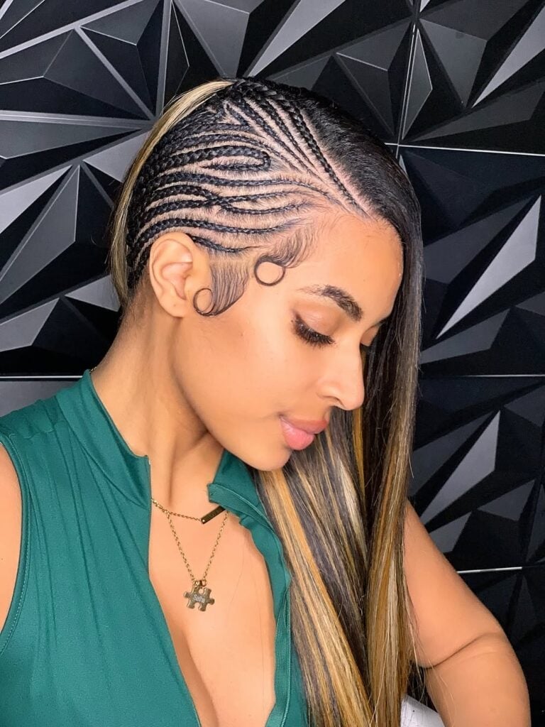 Black Braids With Blonde Highlights And Curls Black Braids With Blonde Highlights And Curls — Side Part Braids