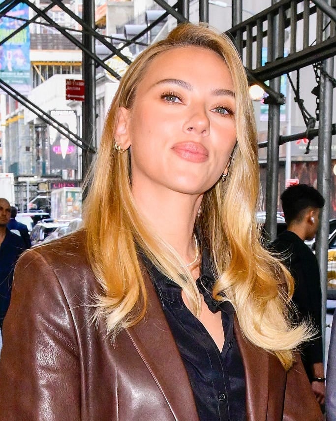 Shoulder Length Blonde Layers With Curtain Bangs — Side Part Hairstyles