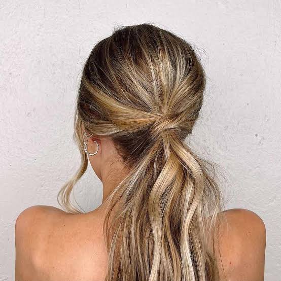 Loose Blonde Balayage Mid-Back Ponytail — Side Part Ponytail