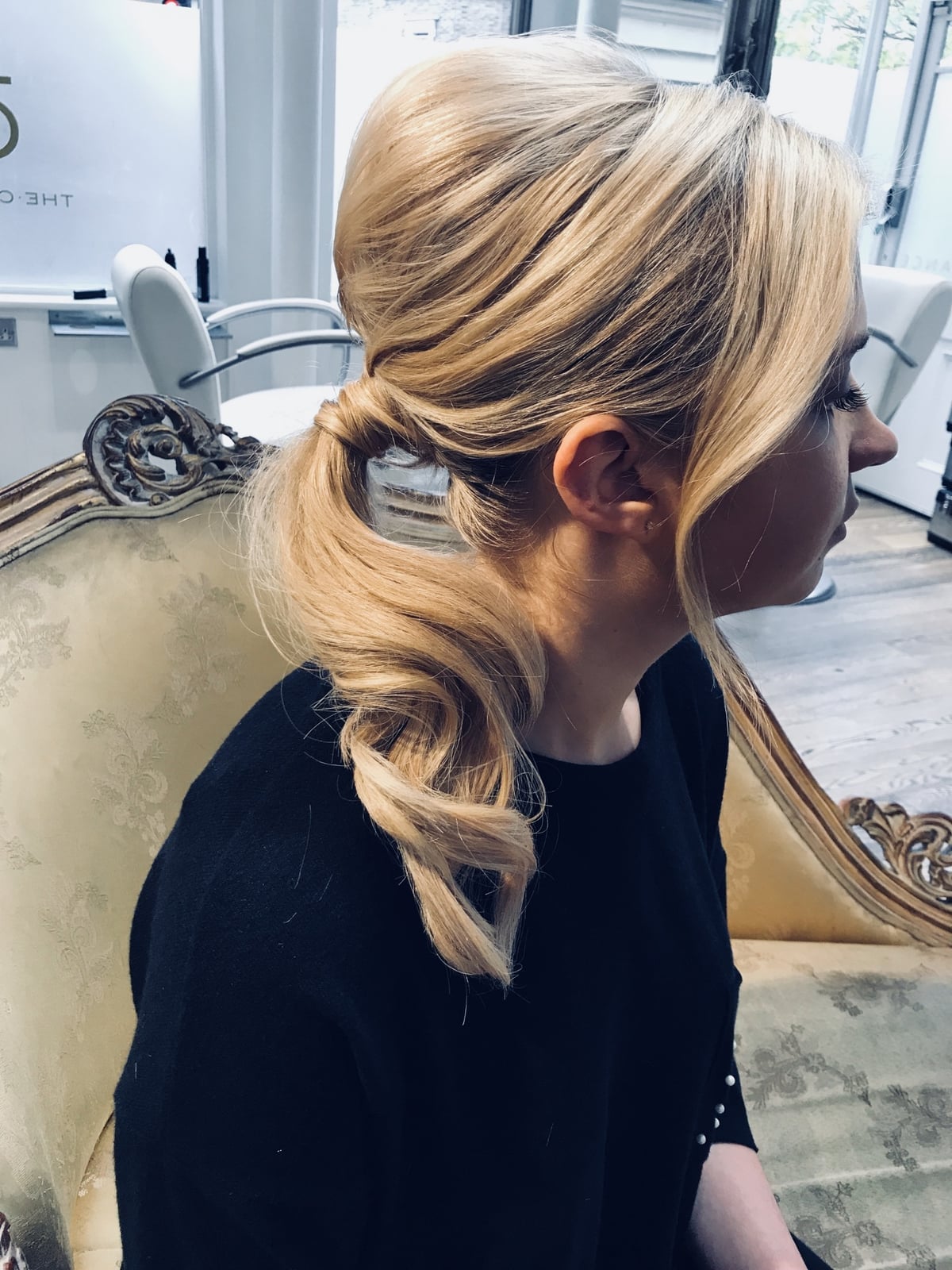 Voluminous Ash Blonde Collarbone Ponytail With Side Swept — Side Part Ponytail