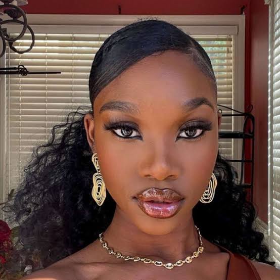 Sleek Dark Brown Mid-Back Ponytail, Layers — Side Part Ponytail