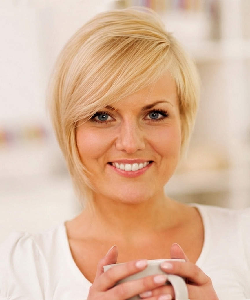 Ash Blonde Chin Bob With Asymmetrical Bangs Ash Blonde Chin Bob With Asymmetrical Bangs — Side Swept Bangs