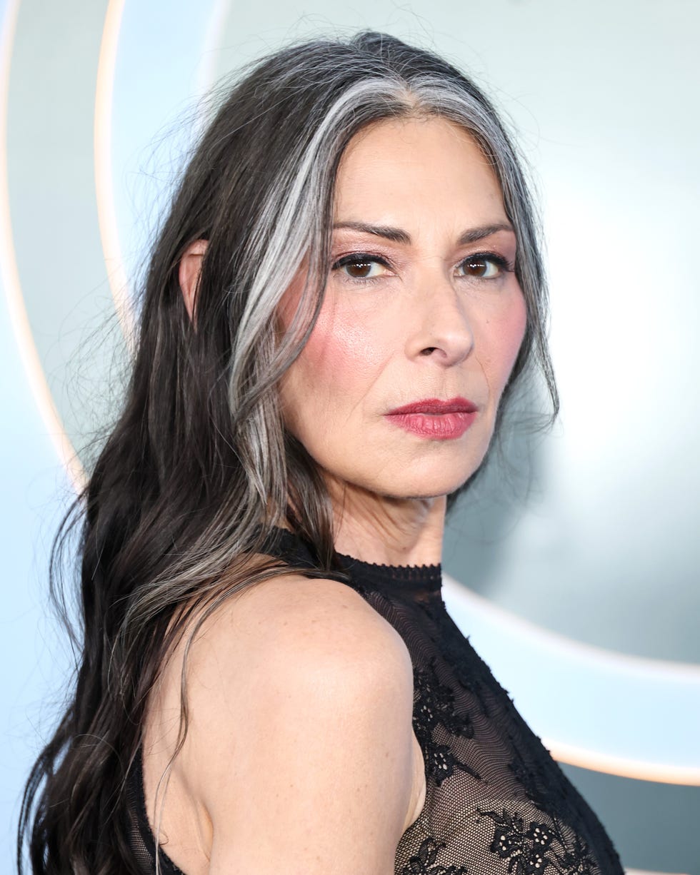 Mid-Back Waves With Bold Silver Framing Highlights — Silver Highlights