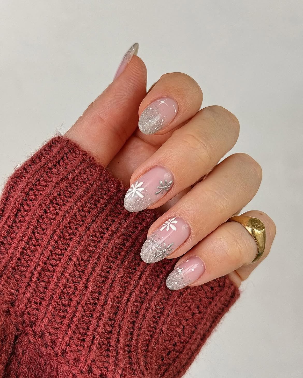 Silver Snowflakes Glitter Oval Nails
