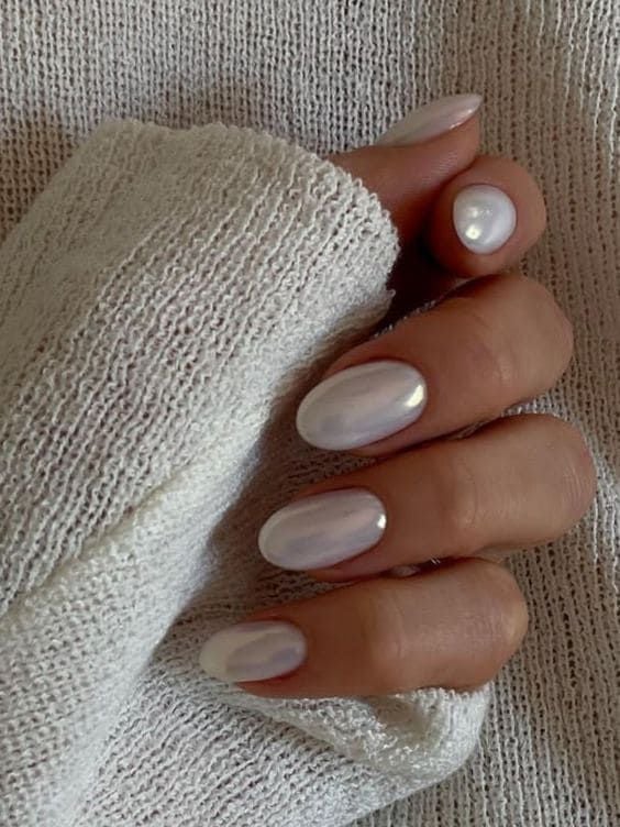 Milky Pearlescent Short Oval Nails Milky Pearlescent Short Oval Nails — Simple New Years Nails