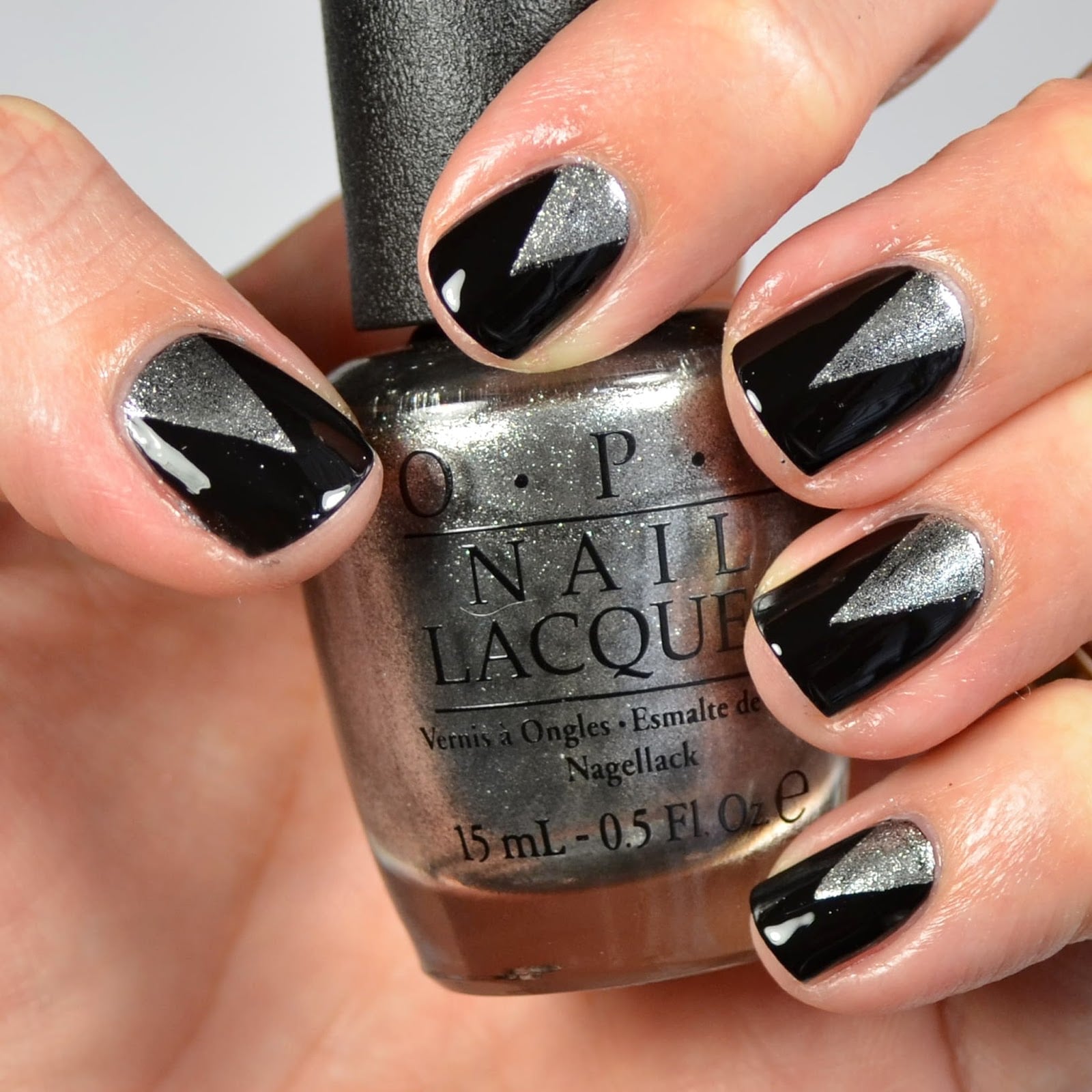 Black and Silver Geometric Triangle Short Square Nails Black and Silver Geometric Triangle Short Square Nails — Simple New Years Nails