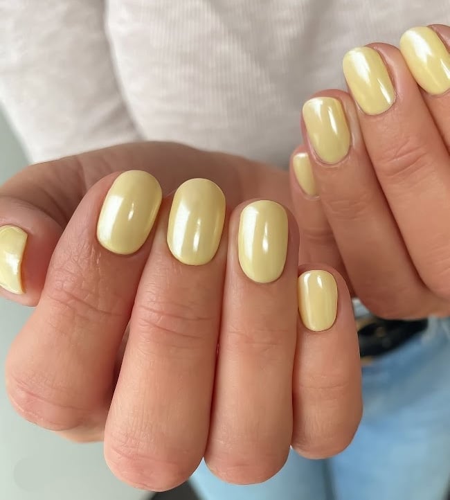 Pastel Yellow Glossy Short Soft Square Nails Pastel Yellow Glossy Short Soft Square Nails — Simple Short Nails