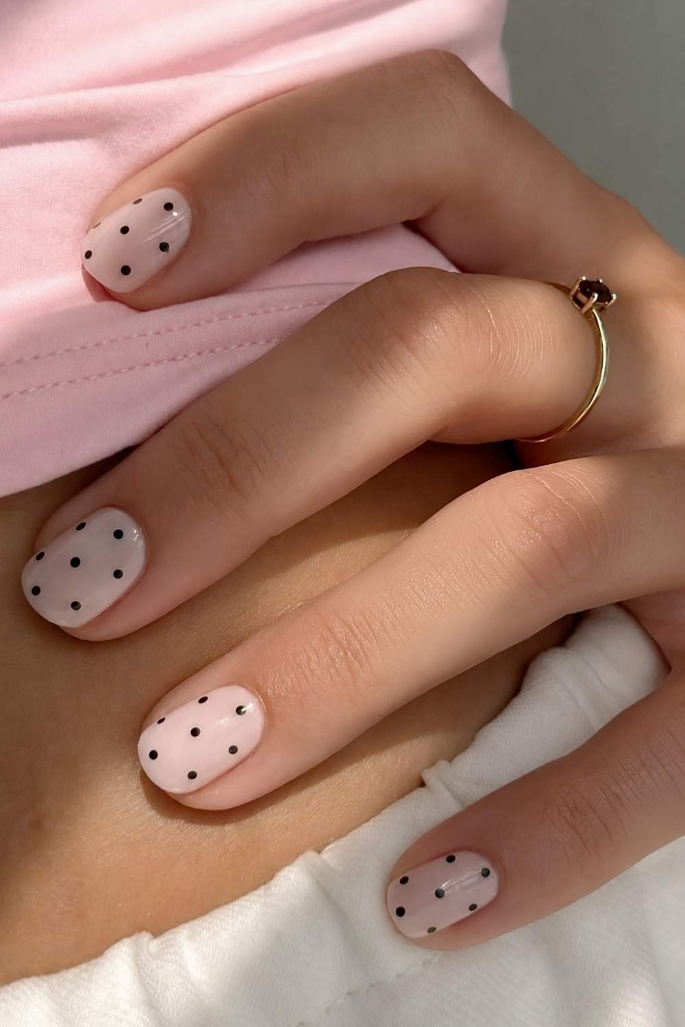 Black Polka Dot Short Oval Nails Black Polka Dot Short Oval Nails — Simple Short Nails