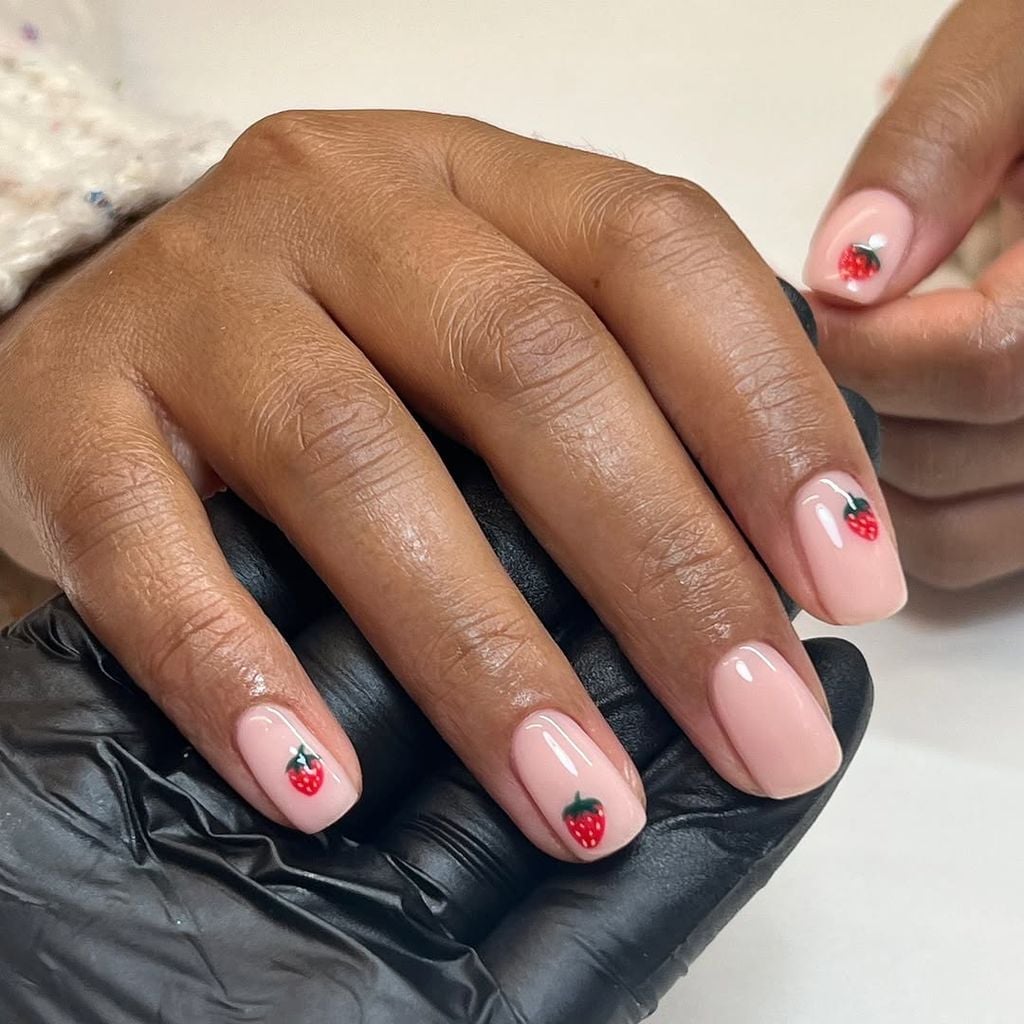 Strawberry Motif Short Oval Nails Strawberry Motif Short Oval Nails — Simple Short Nails