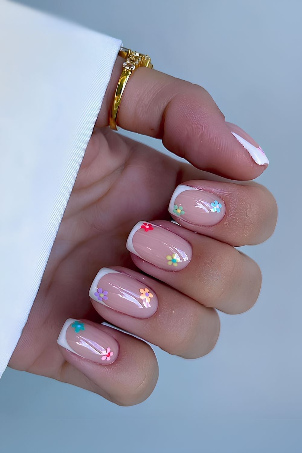 Flower Accent French Tip Short Almond Nails Flower Accent French Tip Short Almond Nails — Simple Short Nails