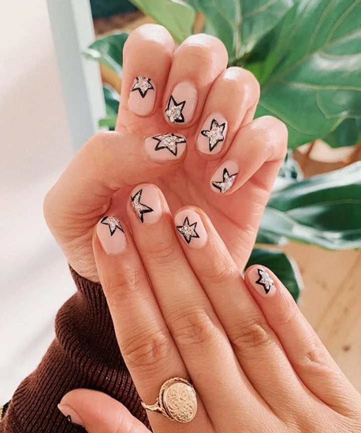 Glitter Star Motif Short Oval Nails Glitter Star Motif Short Oval Nails — Simple Short Nails