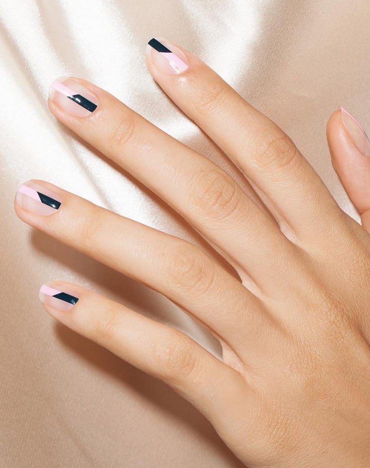 Geometric Accent Short Oval Nails Geometric Accent Short Oval Nails — Simple Short Nails