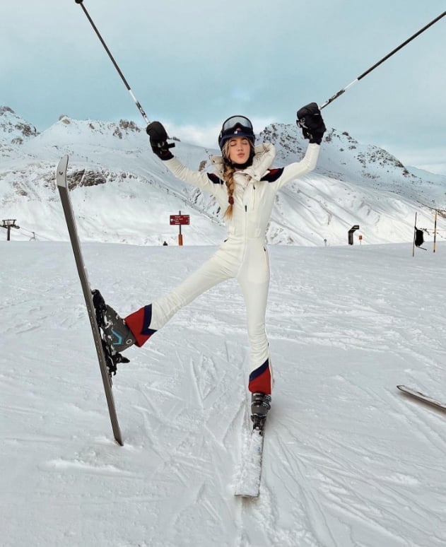 Fitted white ski suit with red and blue accents — Skiing Outfit