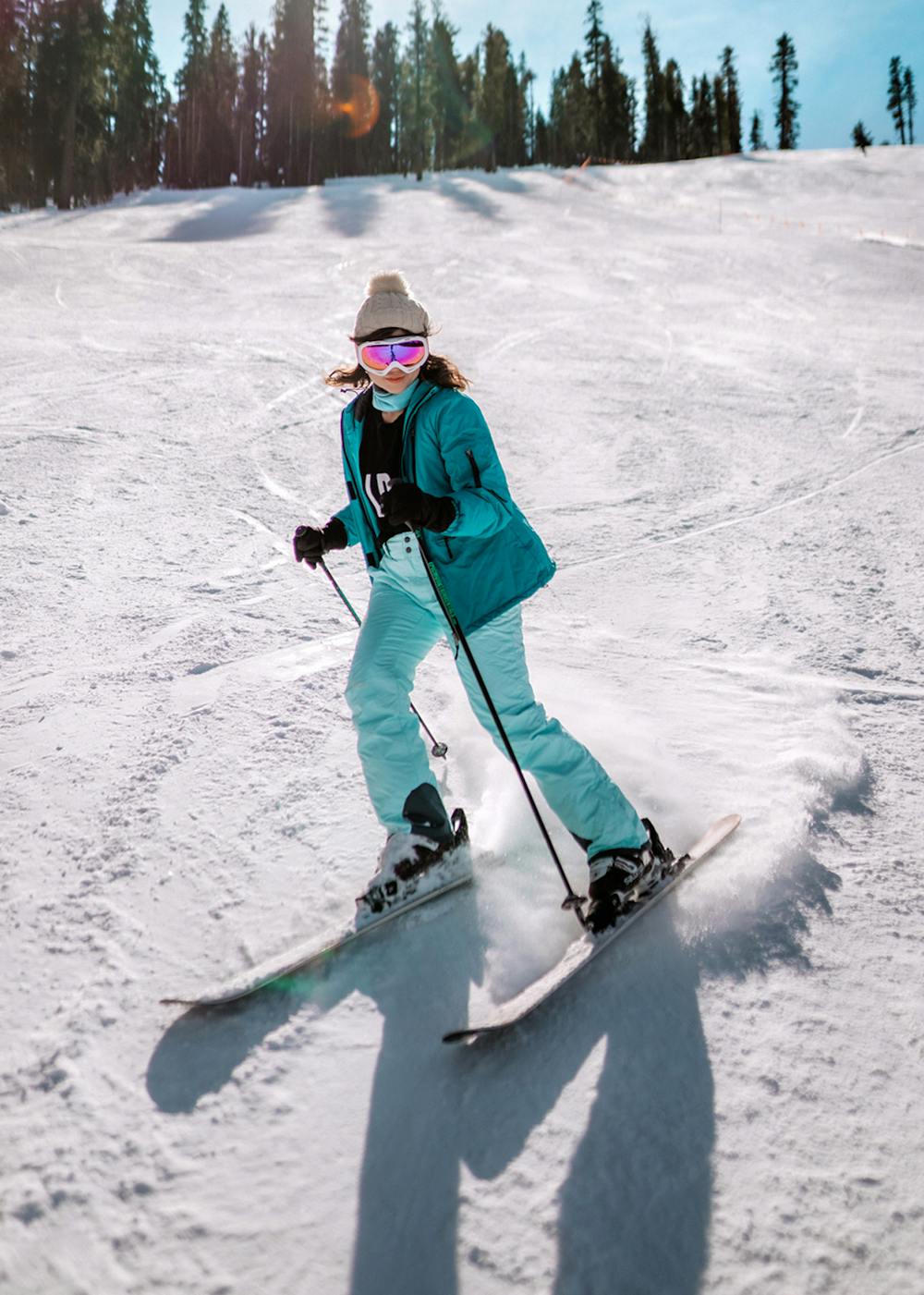 Teal ski jacket and light blue ski pants — Skiing Outfit