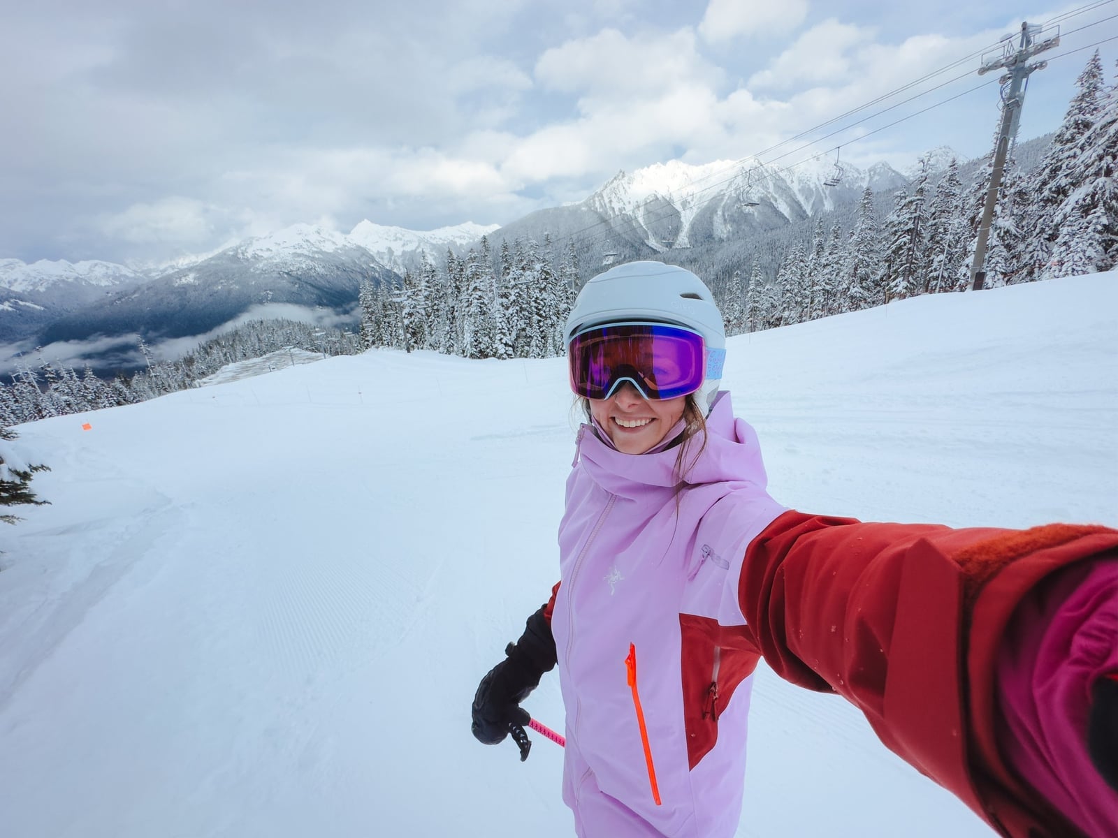 Lavender ski suit with red accents — Skiing Outfit