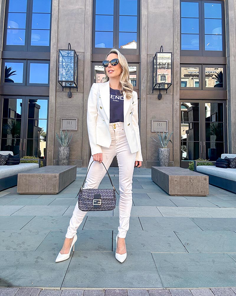 White Skinny Jeans with Navy Graphic Tee and Blazer — Skinny Jeans Outfits