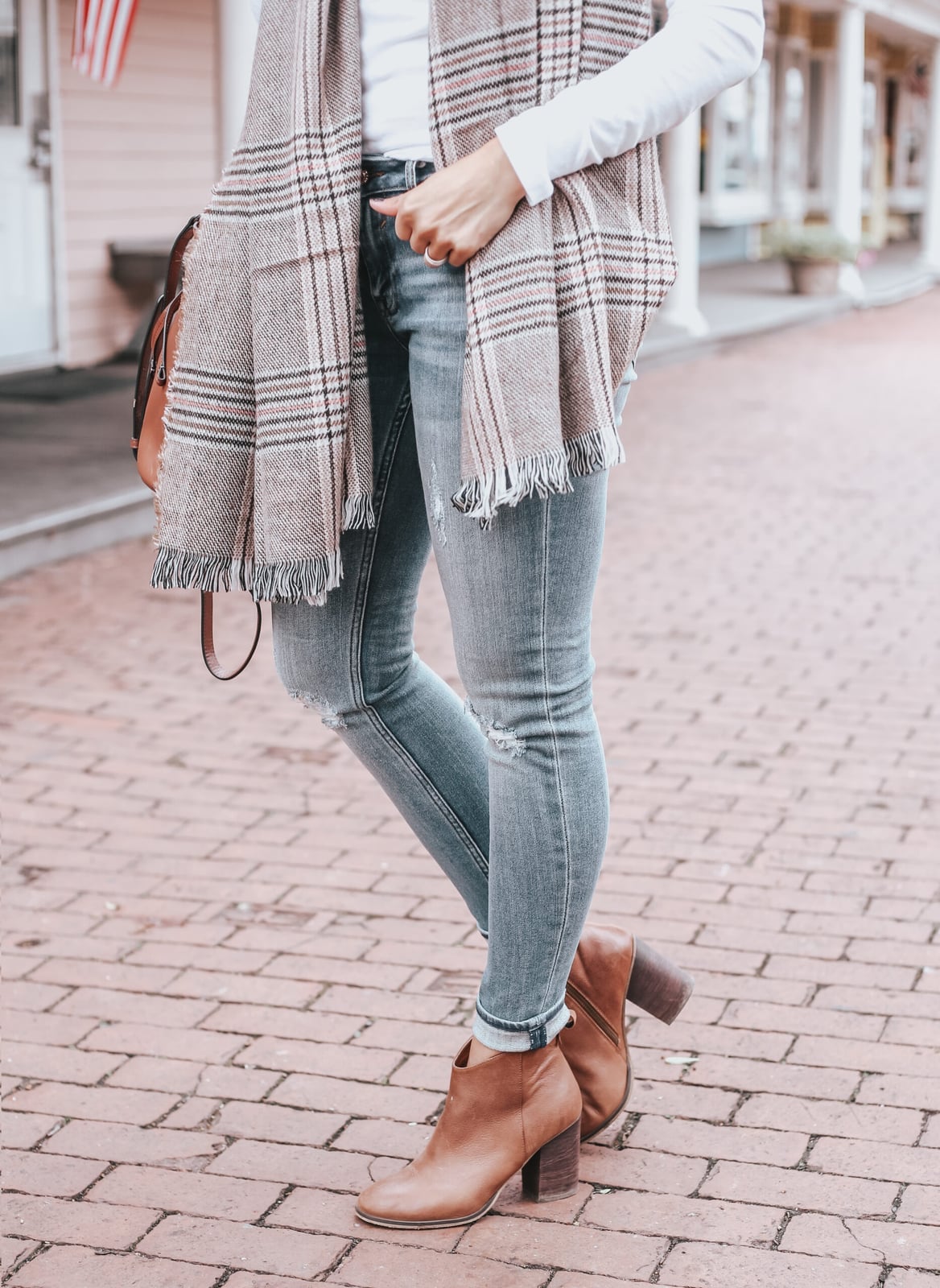 Distressed Gray Skinny Jeans with Plaid Vest — Skinny Jeans Outfits