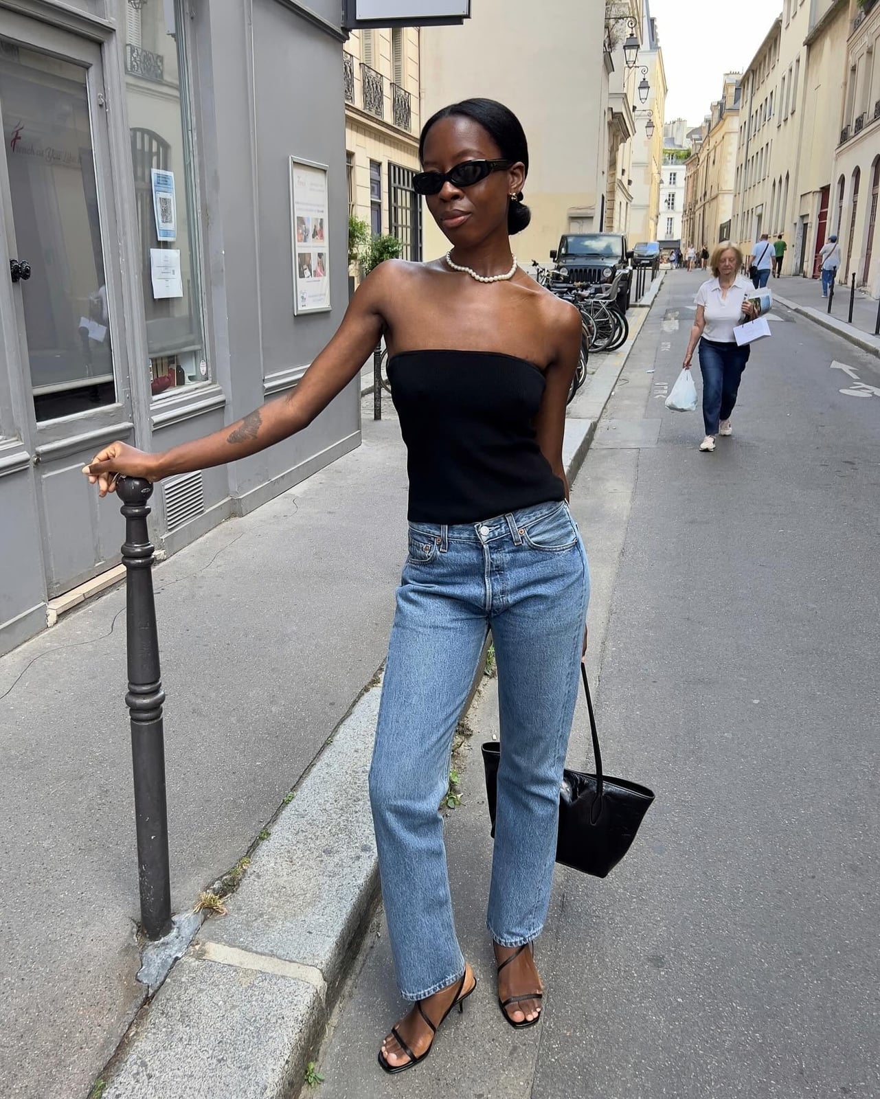 Strapless Top With Straight Leg Jeans Strapless Top With Straight Leg Jeans — Smart Casual Outfits