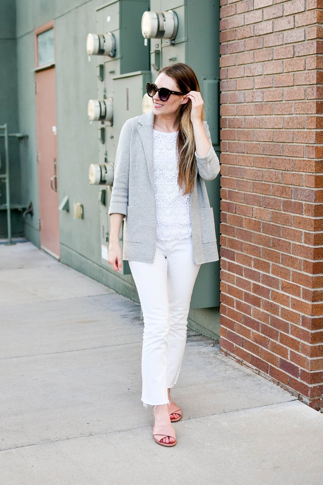 Knit Blazer With Lace Top and Cropped Jeans Knit Blazer With Lace Top and Cropped Jeans — Smart Casual Outfits