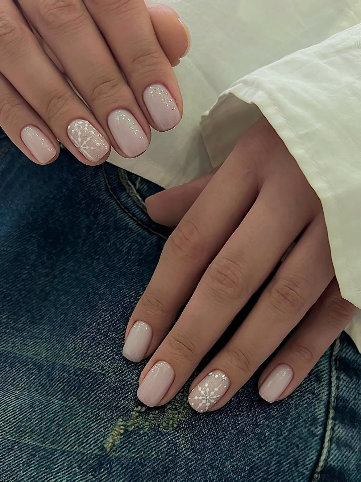 Snowflake Accent Short Squoval Nails