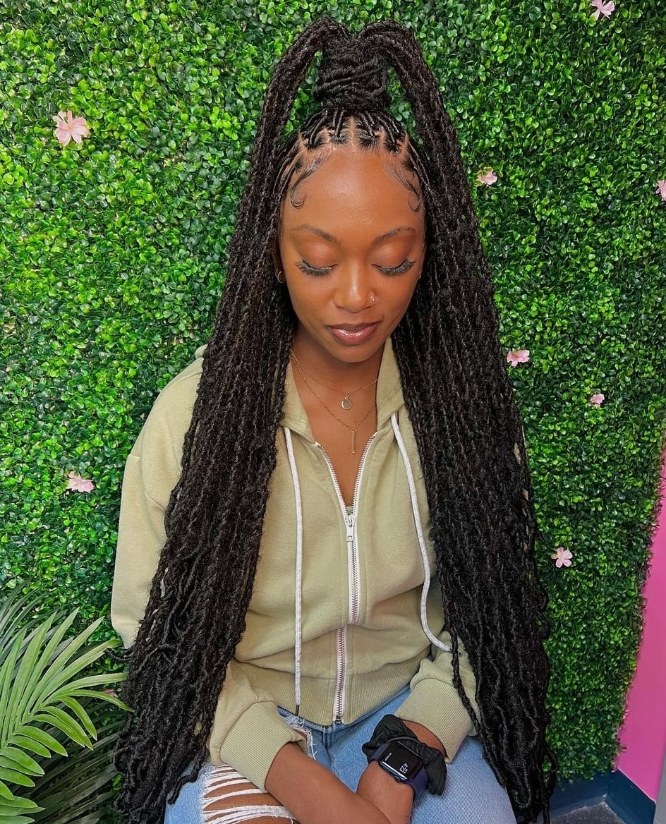 Mid-Back Ponytail With Styled Baby Hairs Mid-Back Ponytail With Styled Baby Hairs — Soft Locs Hairstyles