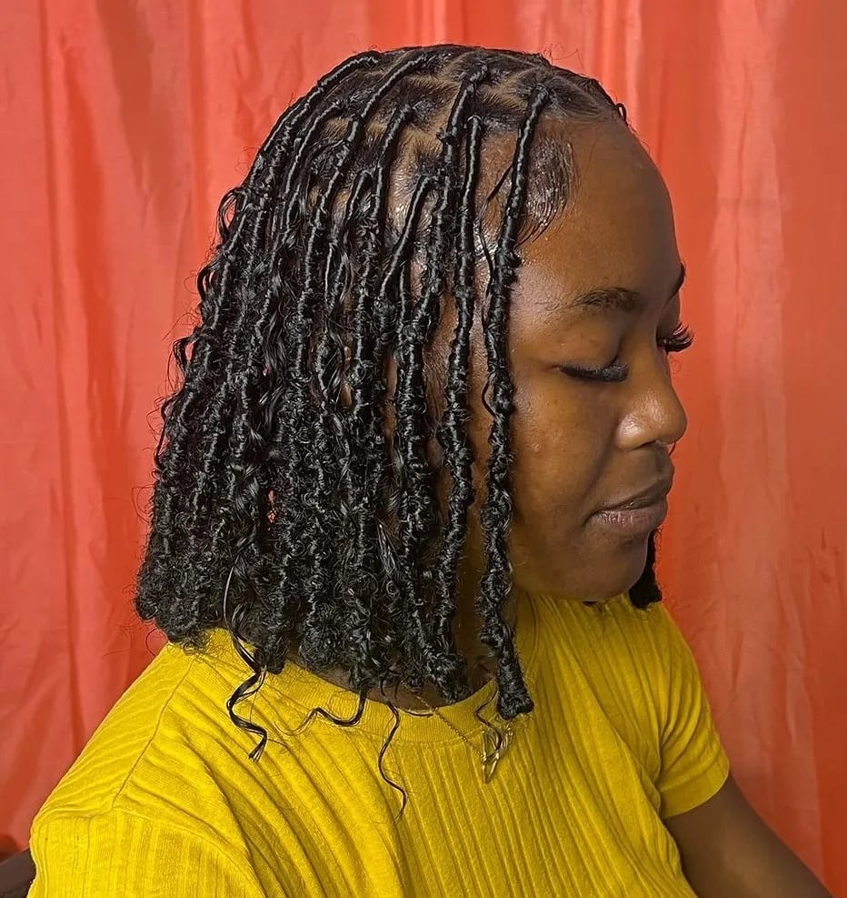 Collarbone Bob With Loose Wavy Ends Collarbone Bob With Loose Wavy Ends — Soft Locs Hairstyles