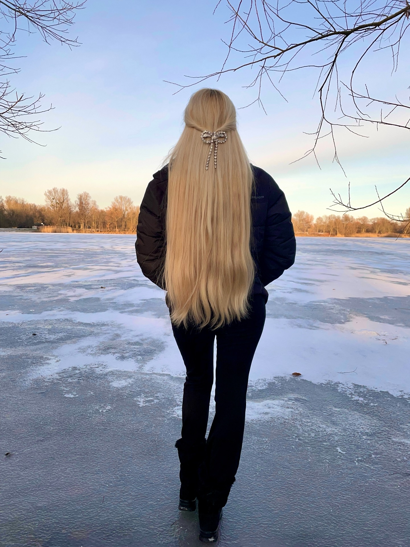 Sparkling Bow Half-Up Style With Platinum Blonde Waves