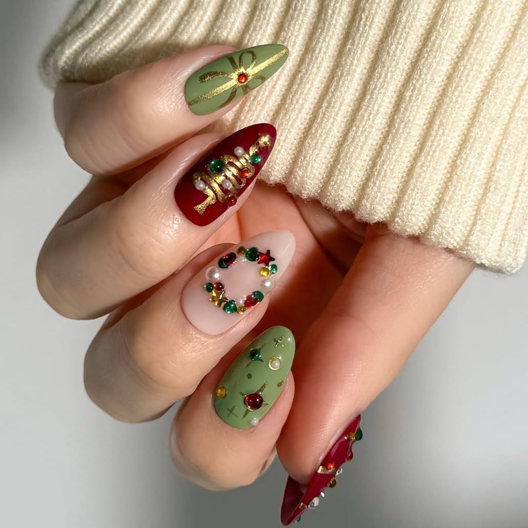 Short Almond Festive Christmas Tree And Wreath Short Almond Festive Christmas Tree And Wreath — Sparkly Christmas Nails