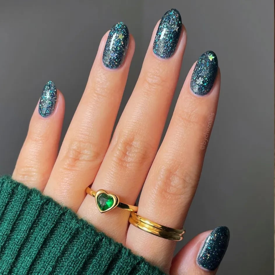 Medium Oval Deep Teal Full Glitter With Stars Medium Oval Deep Teal Full Glitter With Stars — Sparkly Christmas Nails