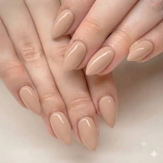 Short White French Tip Stiletto Nails