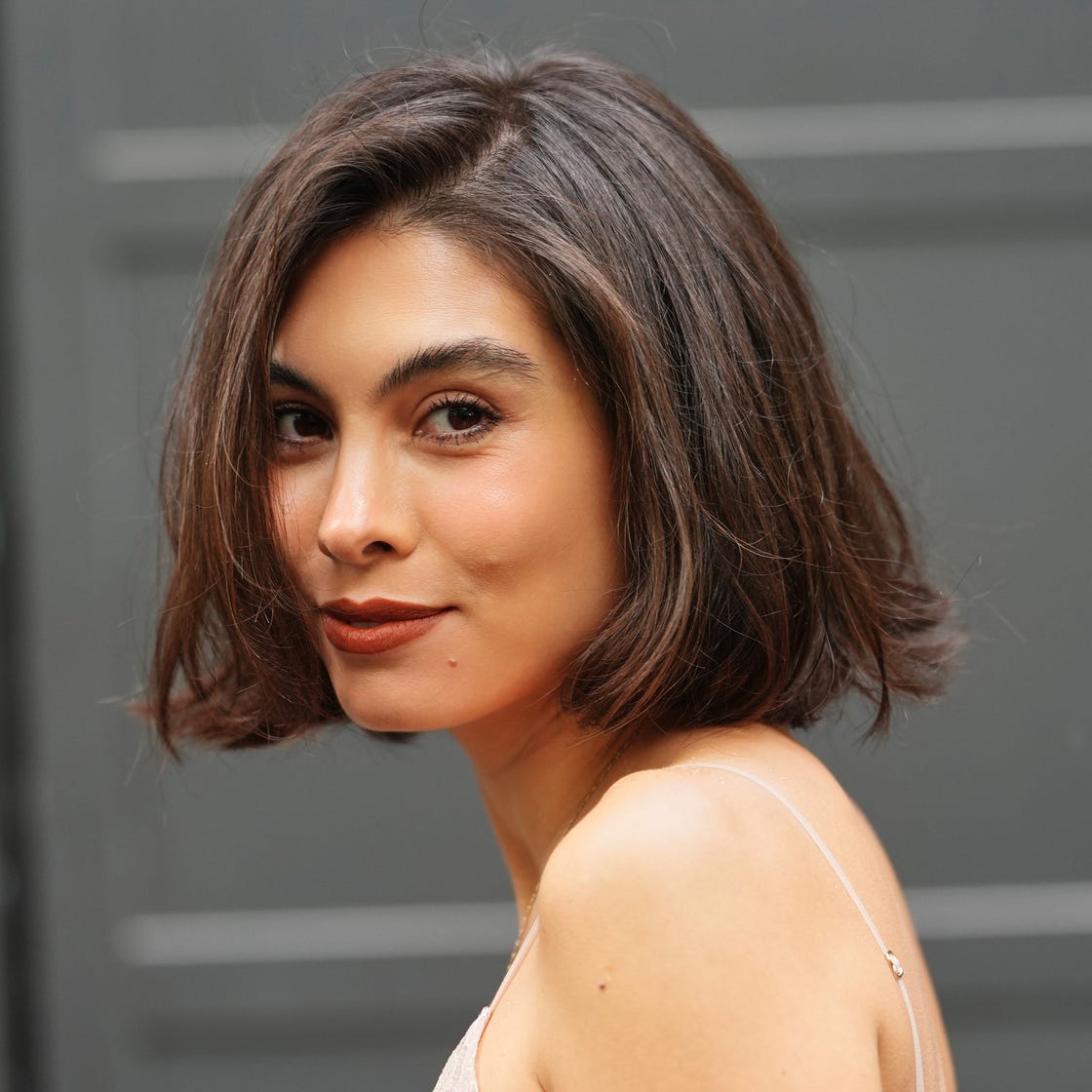 Collarbone Bob With Face-Framing Layers, Dark Brown — Straight Hair