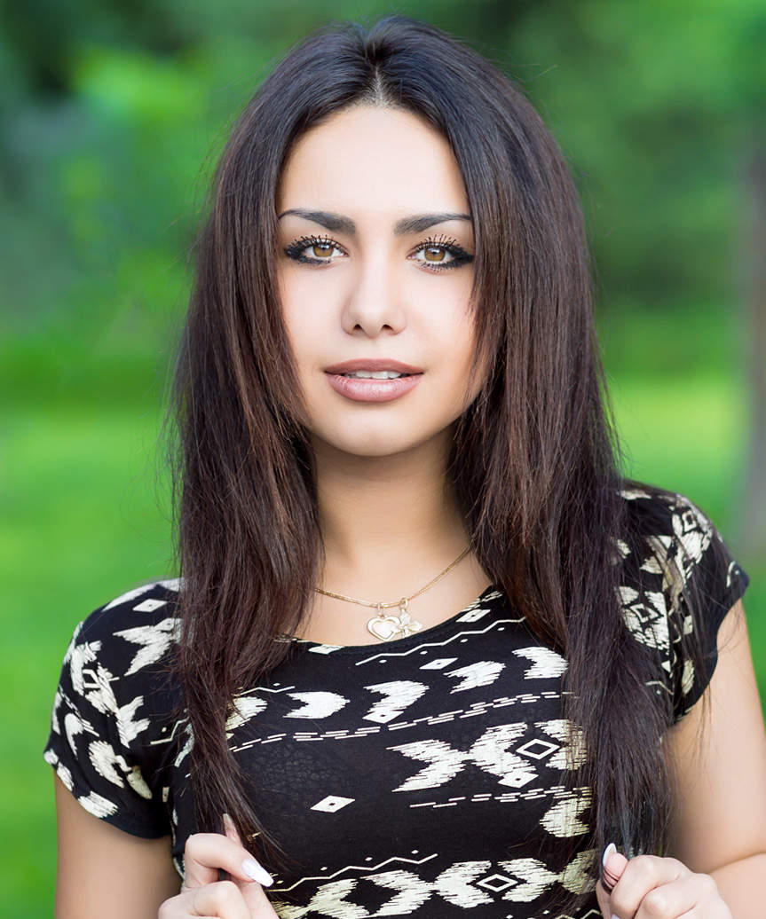 Mid-Back Layers With Face-Framing and Viewed From The Front — Straight Hair