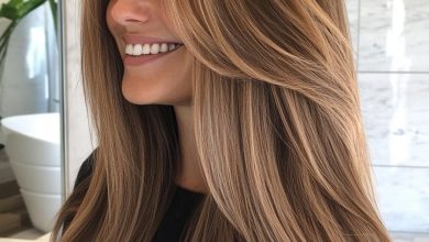 22 Stunning Long Straight Hairstyles for Women Over 50 – CreativeBooster
