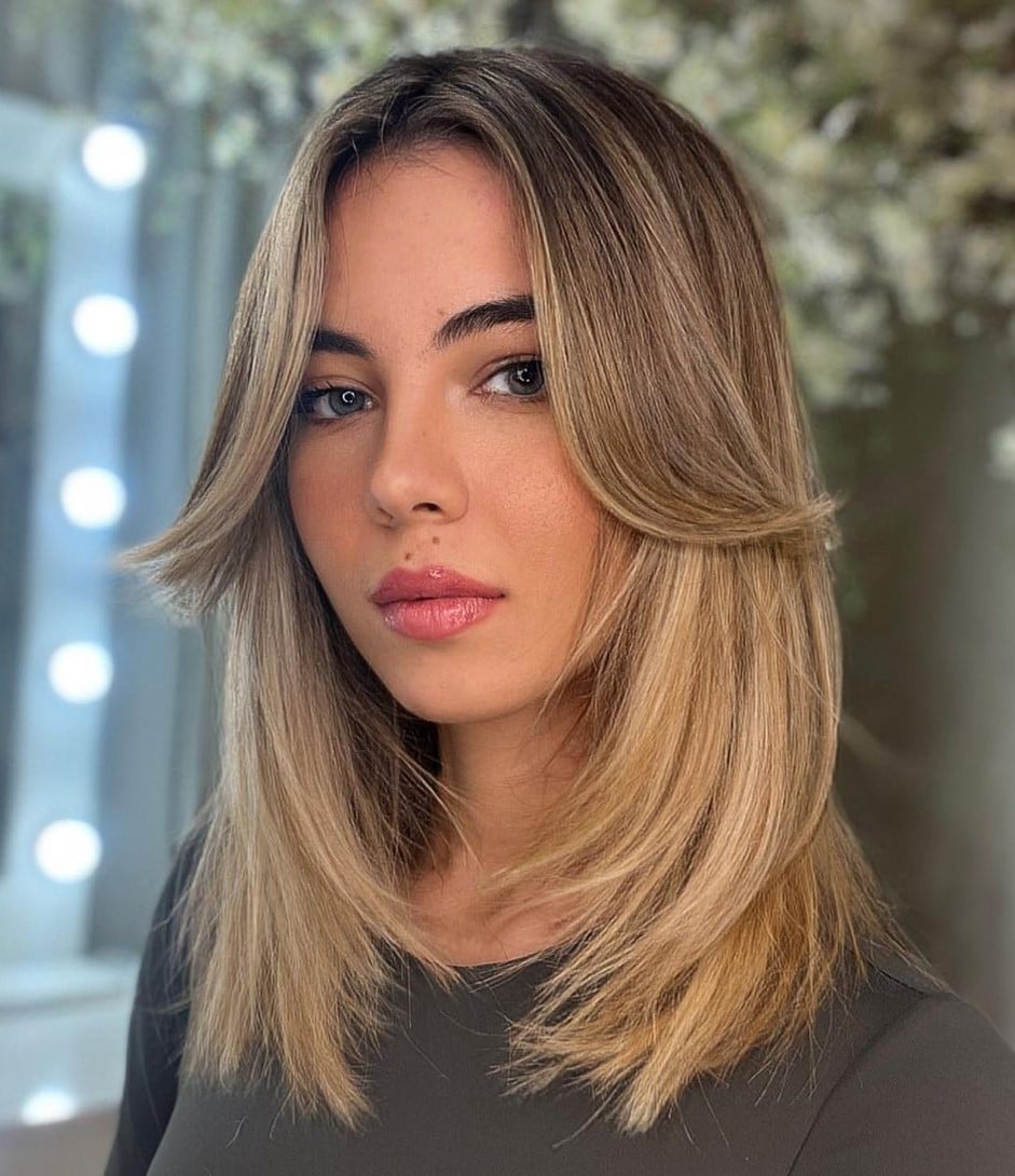 Collarbone Layered Hair With Curtain Bangs — Straight Hair Haircuts