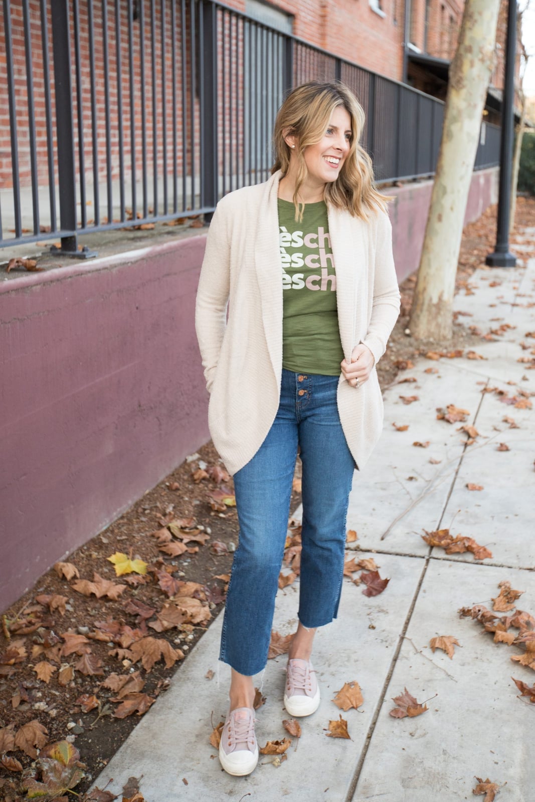 Medium Wash Cropped Straight Leg Jeans With Graphic Tee — Straight Leg Jeans Outfits