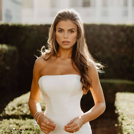 Loose Waves With Curtain Bangs — Strapless Dresses Hairstyles