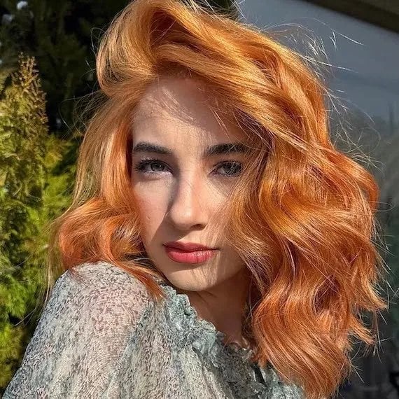 Glossy Mid-Back Strawberry Blonde Waves